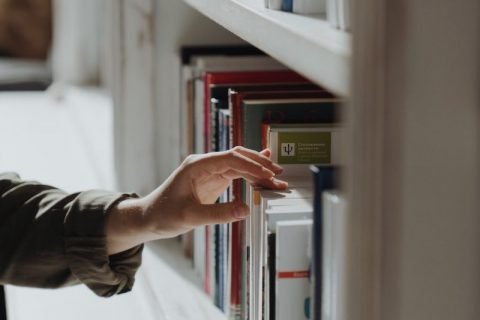 TRUCOS DE MARIE KONDO PARA EMPEZAR EL AÑO CON ORDEN EN LA OFICINA