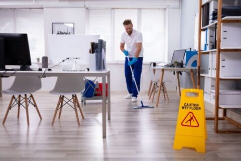 La Importancia de Limpiar una Oficina